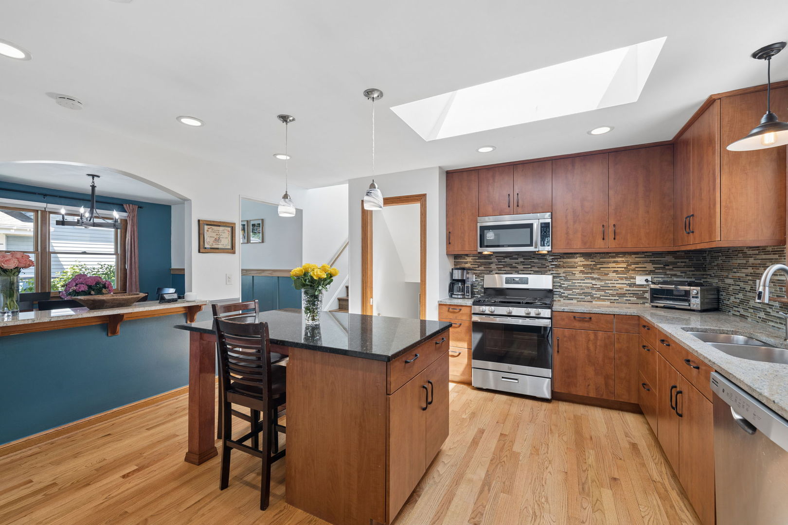 1015 E Lowden Avenue, Wheaton, IL 60189