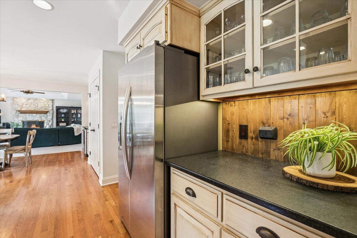 2496 Emerald Lane, Lindenhurst, IL 60046