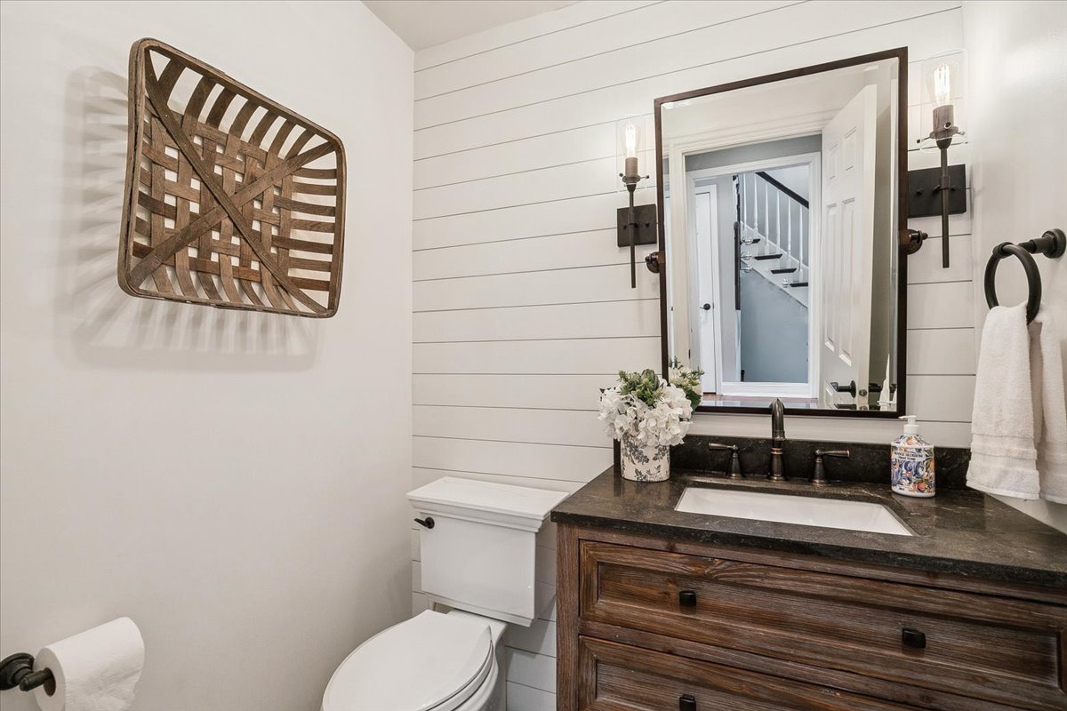 2496 Emerald Lane, Lindenhurst, IL 60046