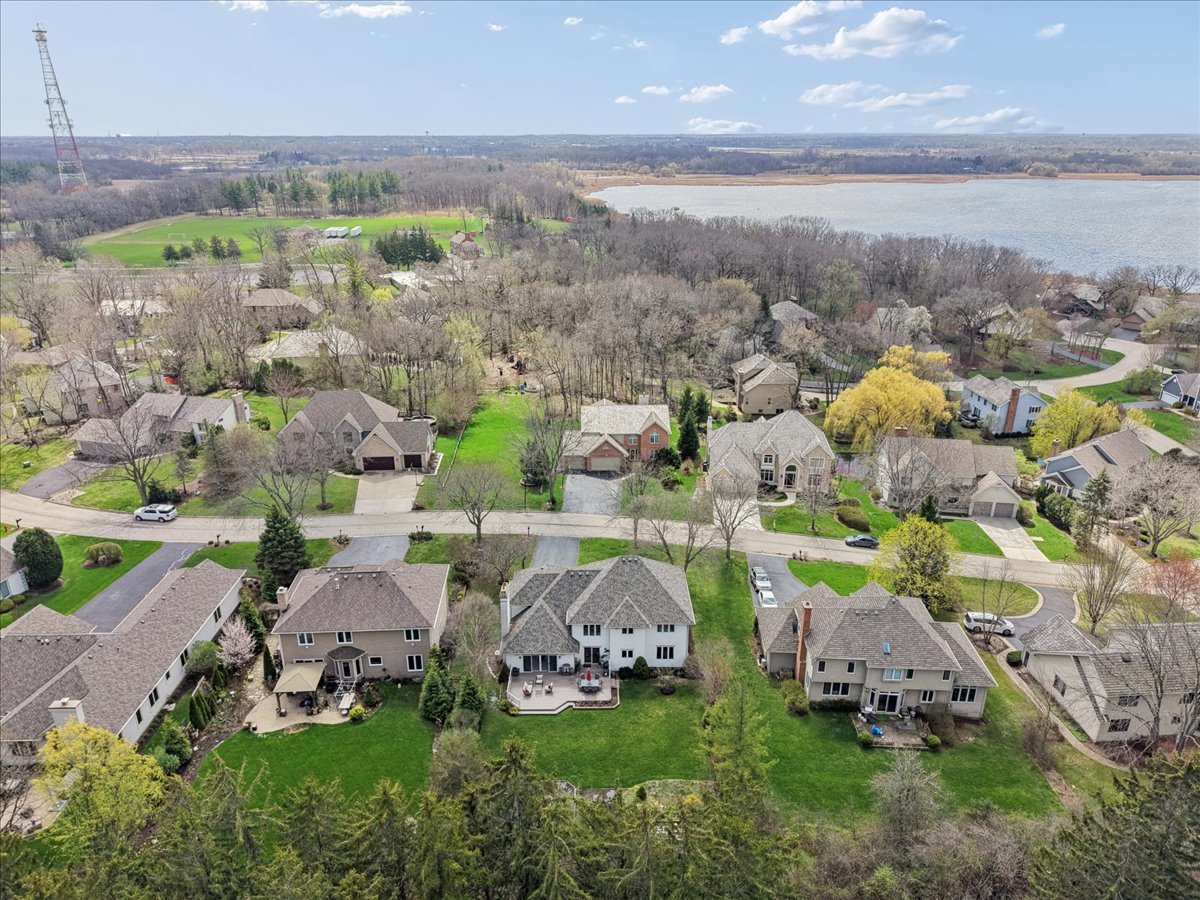 2496 Emerald Lane, Lindenhurst, IL 60046