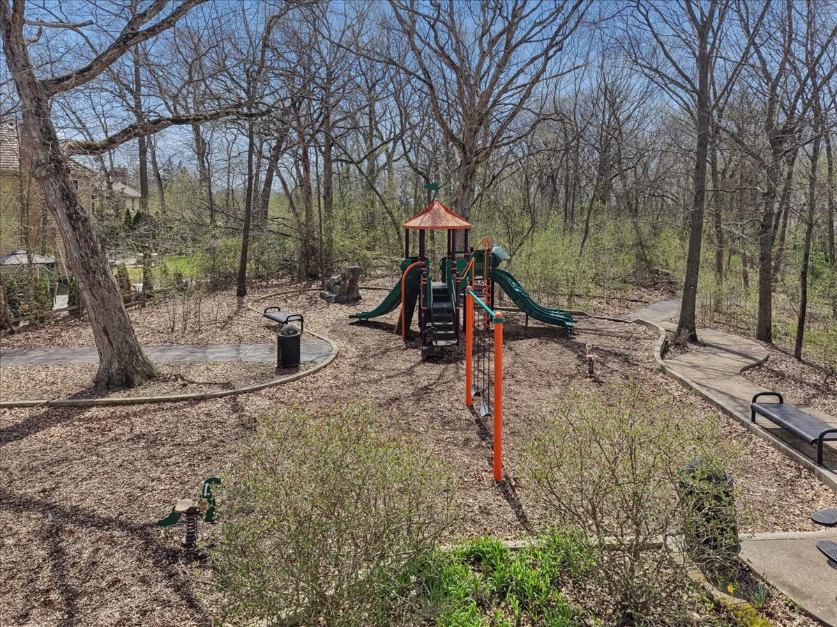 2496 Emerald Lane, Lindenhurst, IL 60046