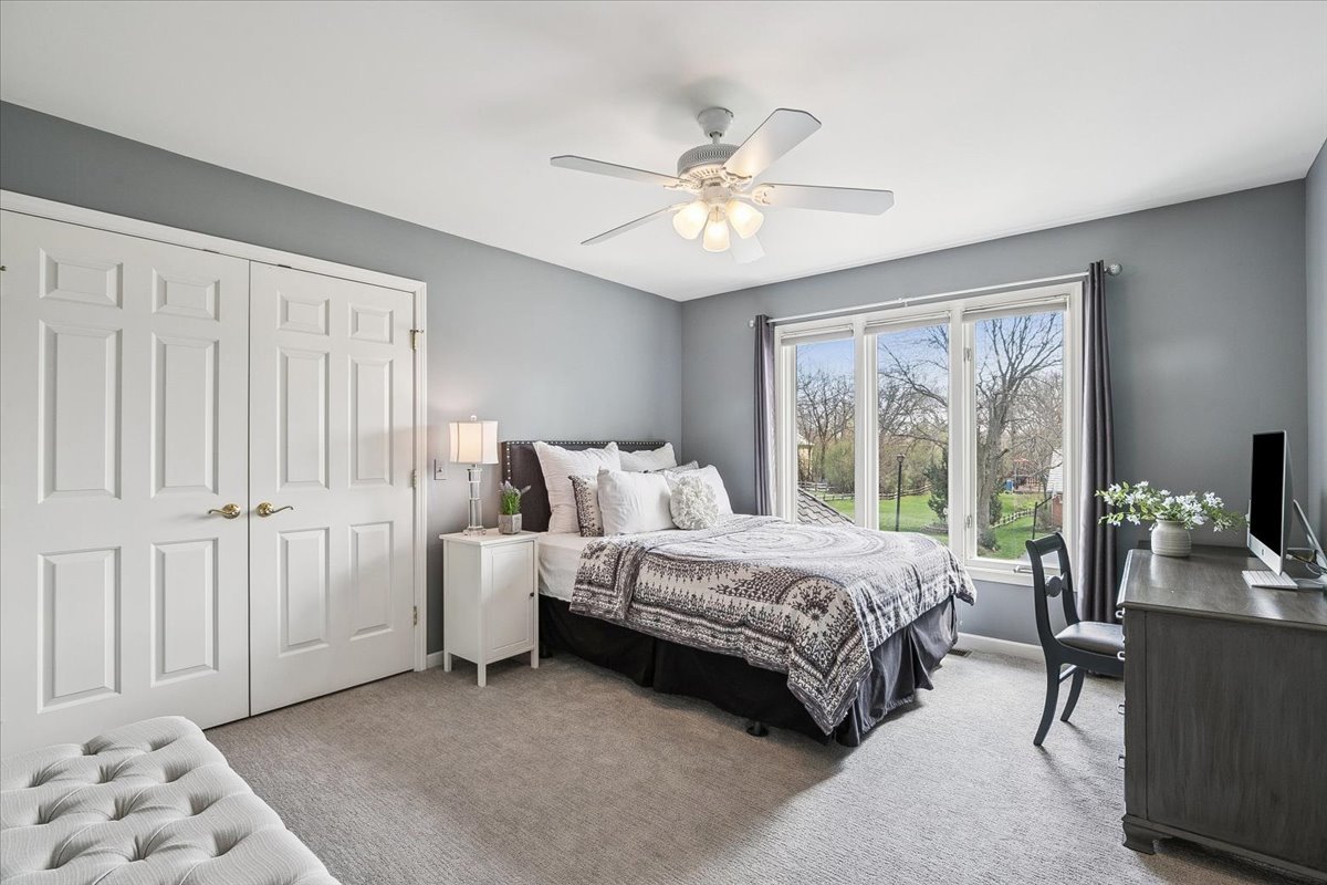 2496 Emerald Lane, Lindenhurst, IL 60046