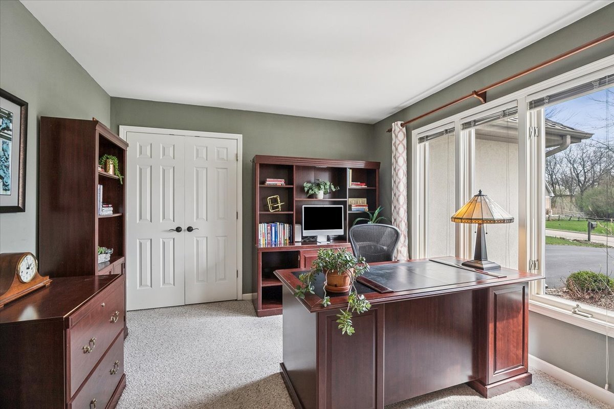 2496 Emerald Lane, Lindenhurst, IL 60046