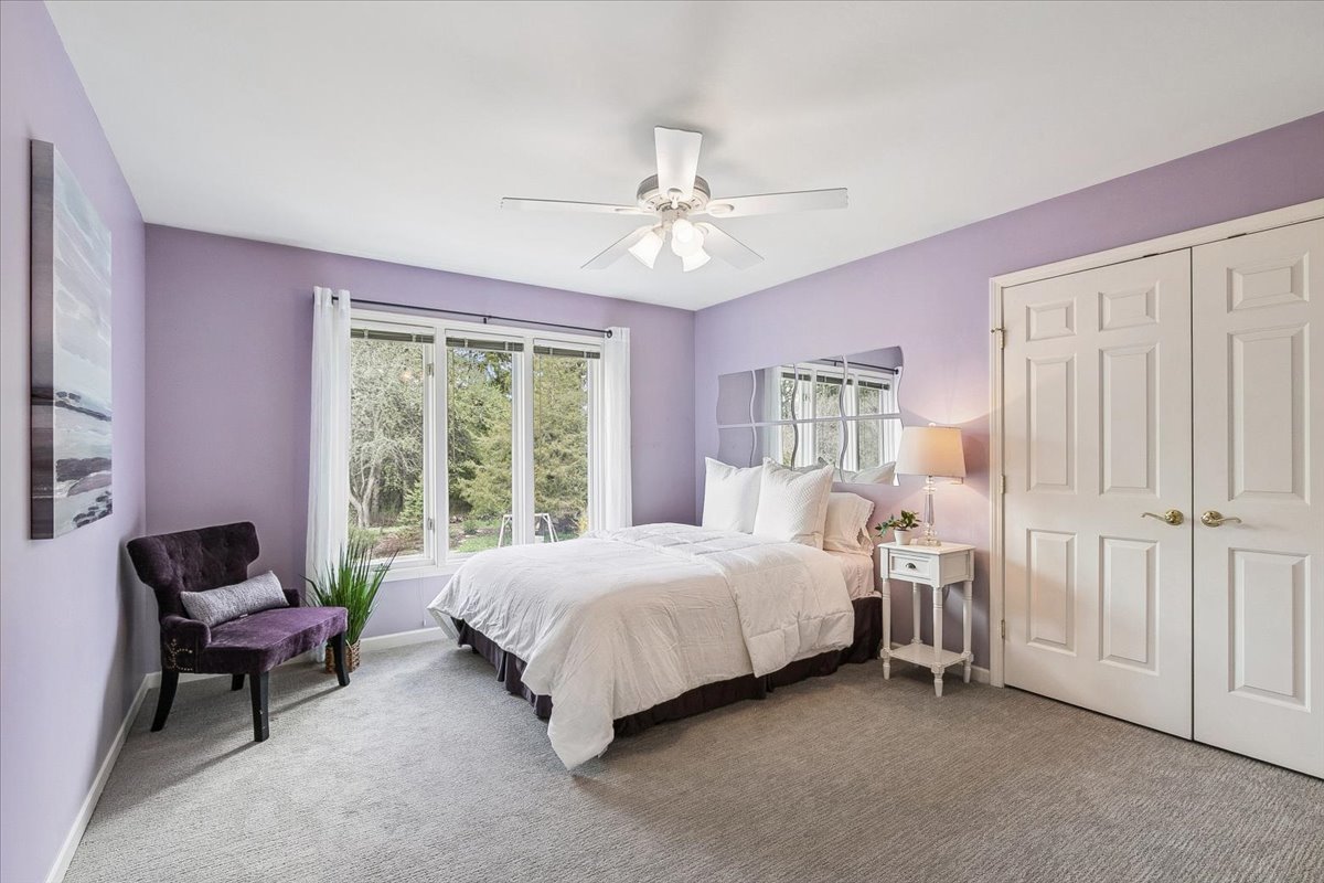 2496 Emerald Lane, Lindenhurst, IL 60046