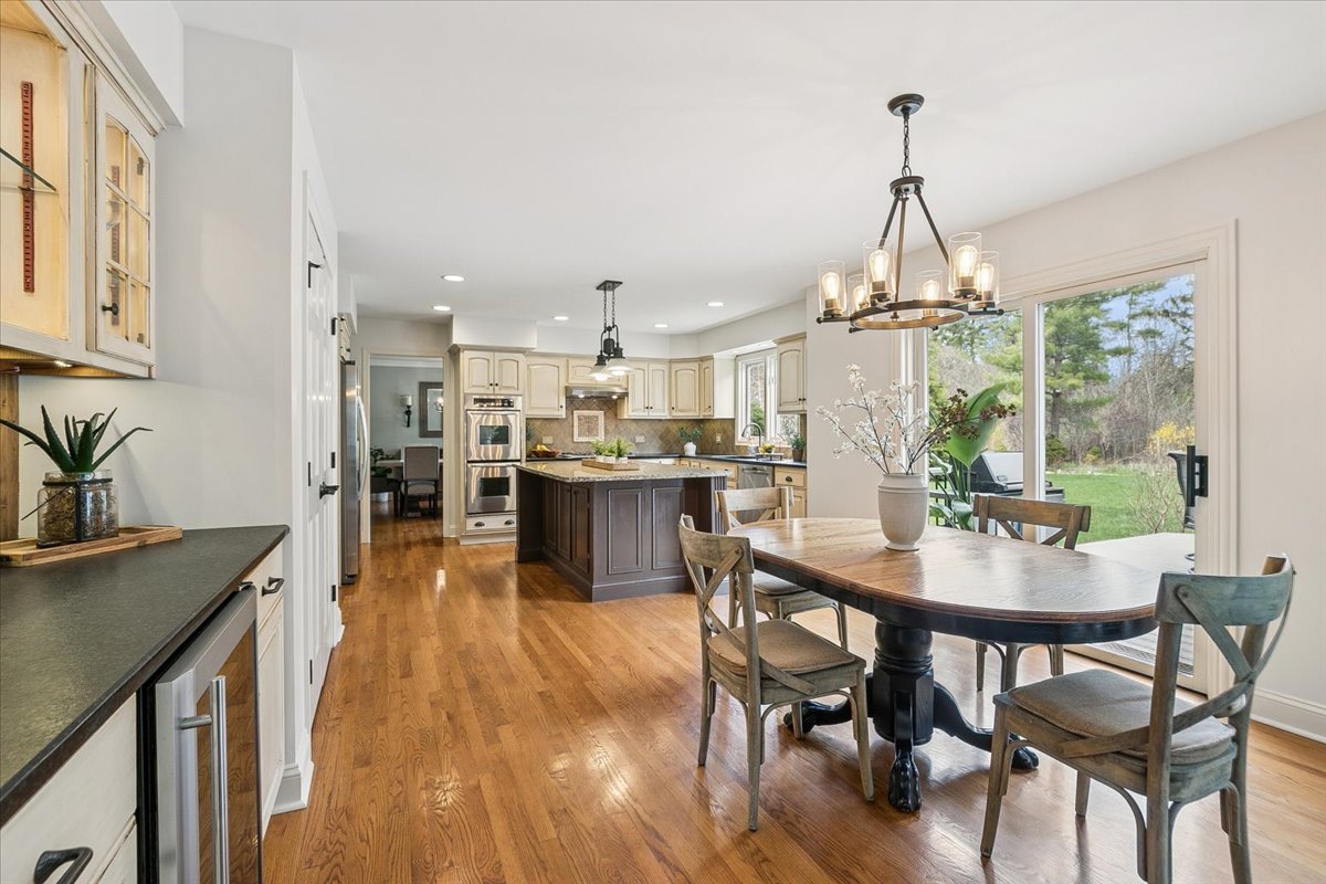 2496 Emerald Lane, Lindenhurst, IL 60046