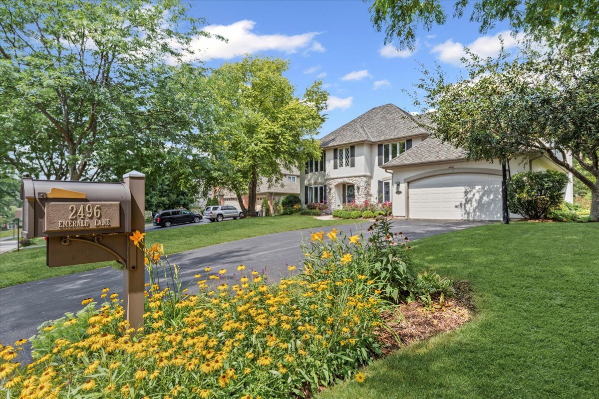 2496 Emerald Lane, Lindenhurst, IL 60046
