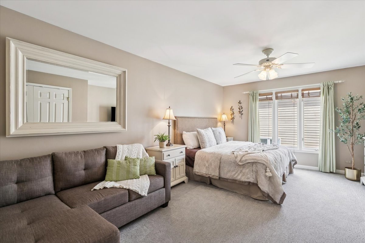 2496 Emerald Lane, Lindenhurst, IL 60046