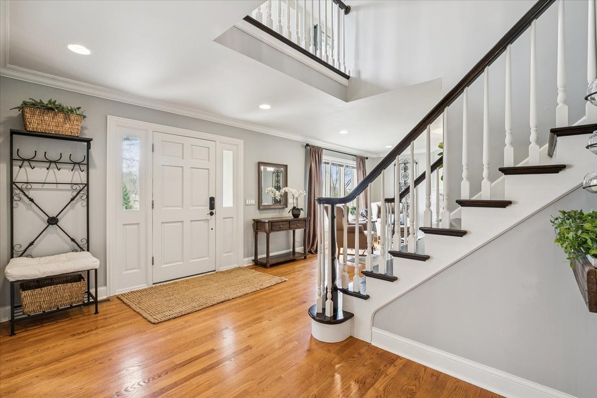 2496 Emerald Lane, Lindenhurst, IL 60046