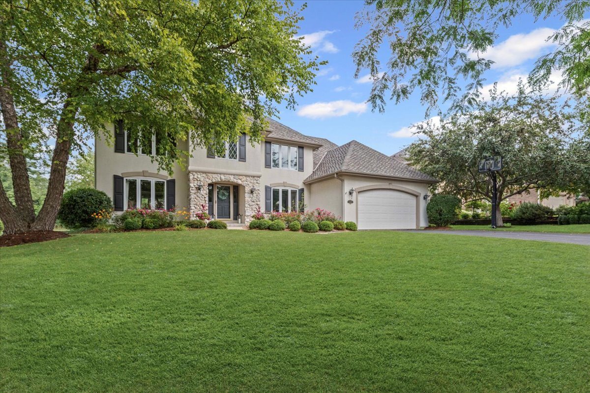 2496 Emerald Lane, Lindenhurst, IL 60046