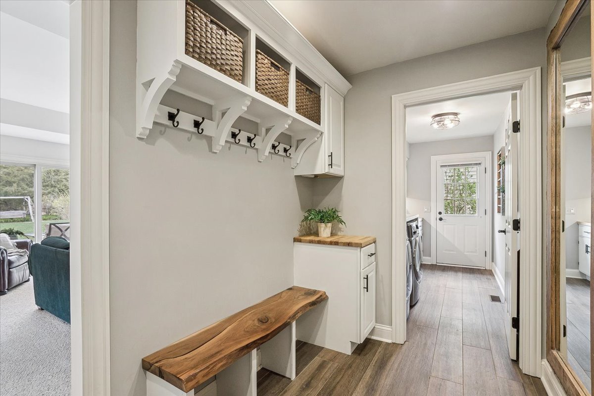 2496 Emerald Lane, Lindenhurst, IL 60046