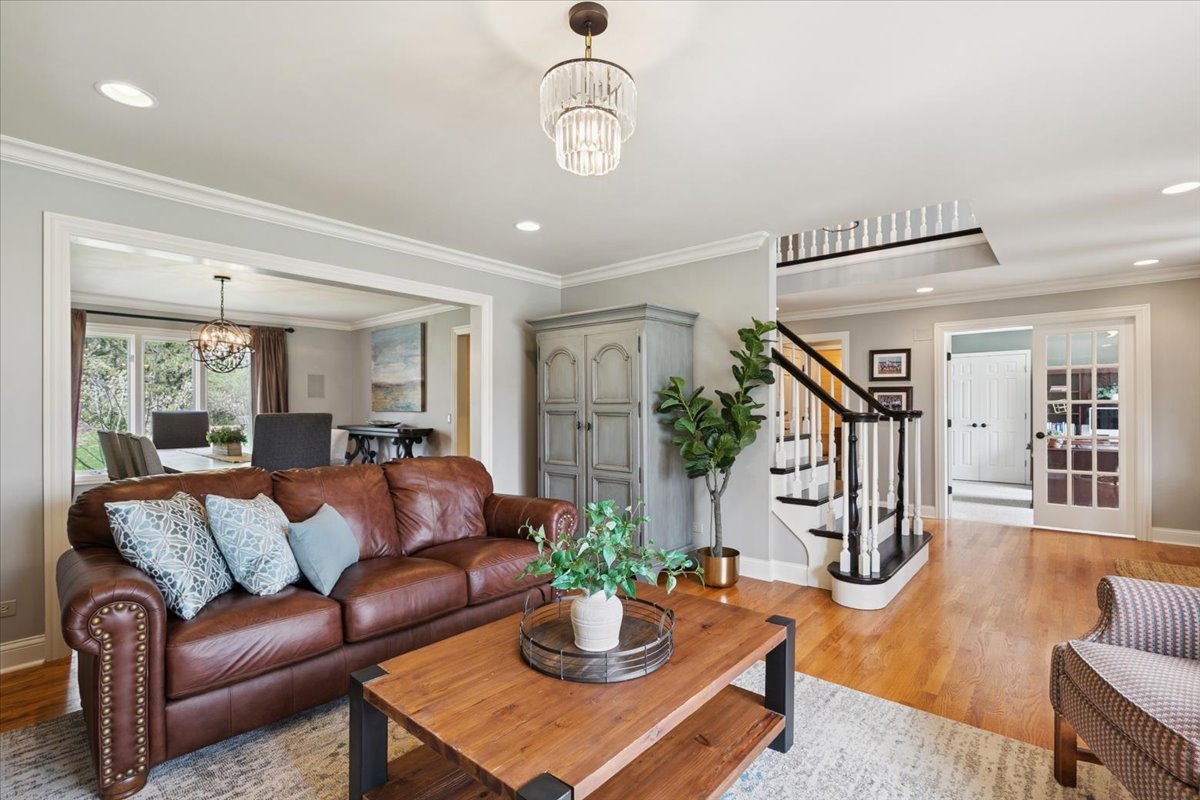 2496 Emerald Lane, Lindenhurst, IL 60046