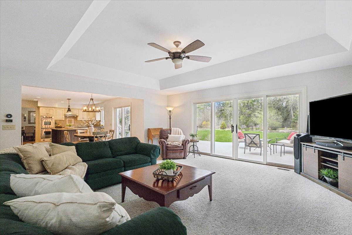 2496 Emerald Lane, Lindenhurst, IL 60046