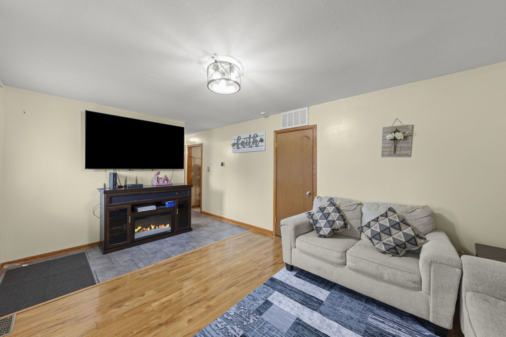 1711 Hosmer Lane, Crest Hill, IL 60403