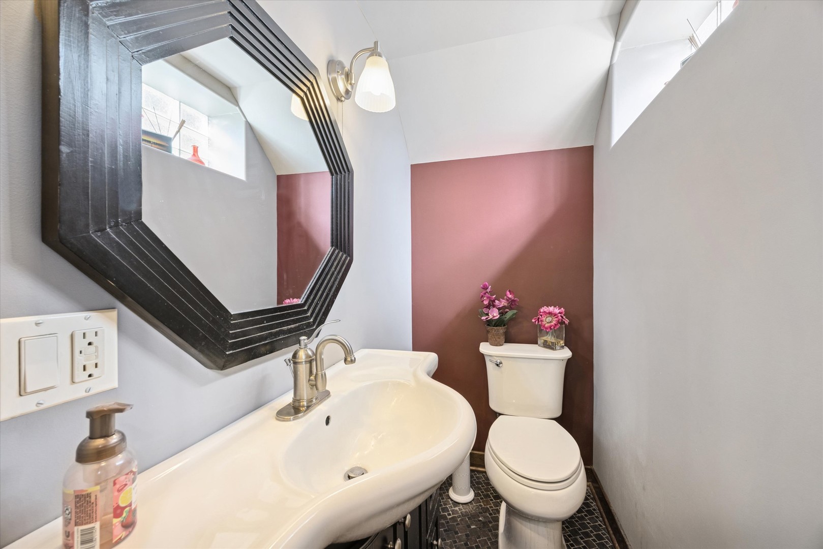 1115 N Main Street, Wheaton, IL 60187