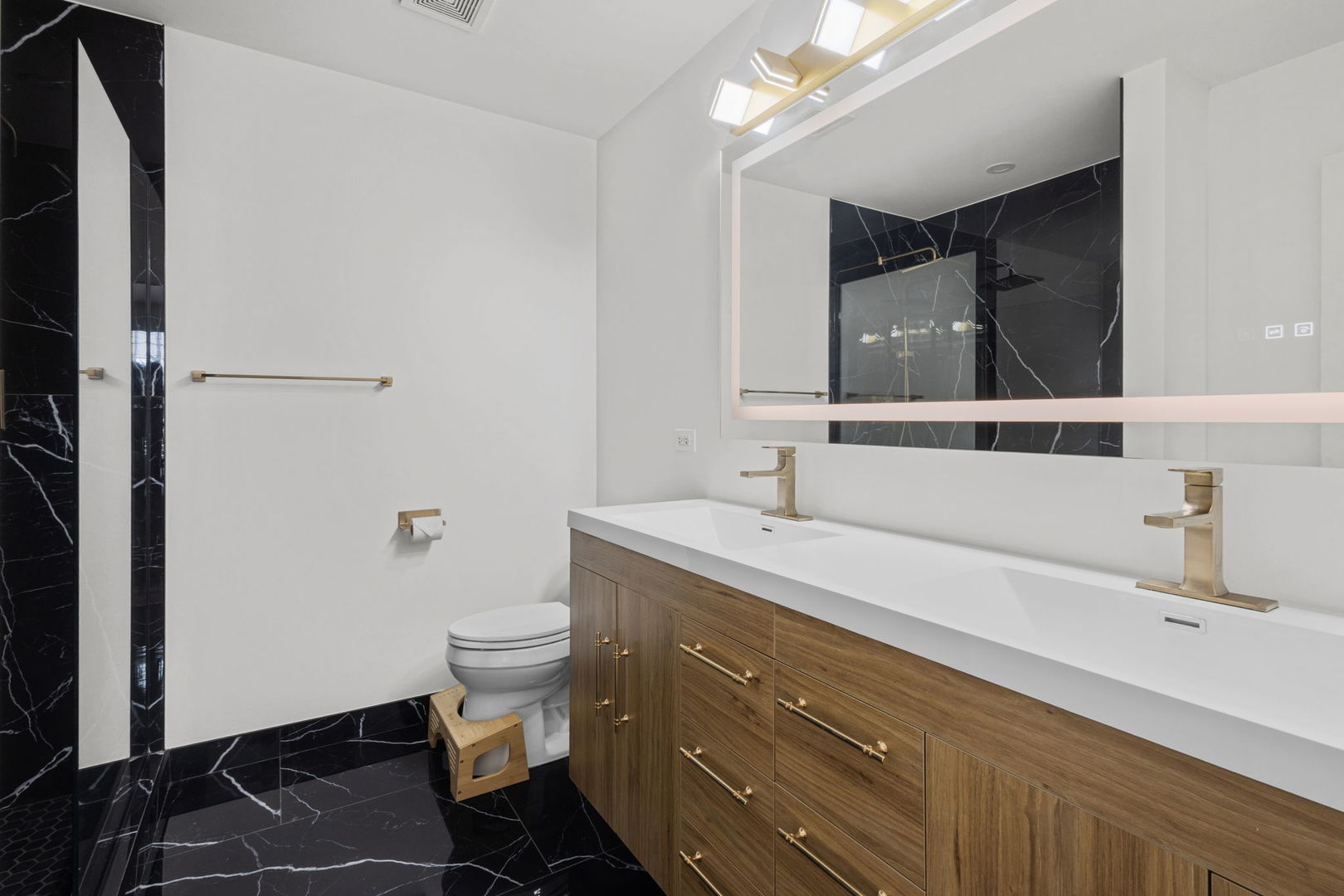 143 Bristol Lane #3, Wood Dale, IL 60191