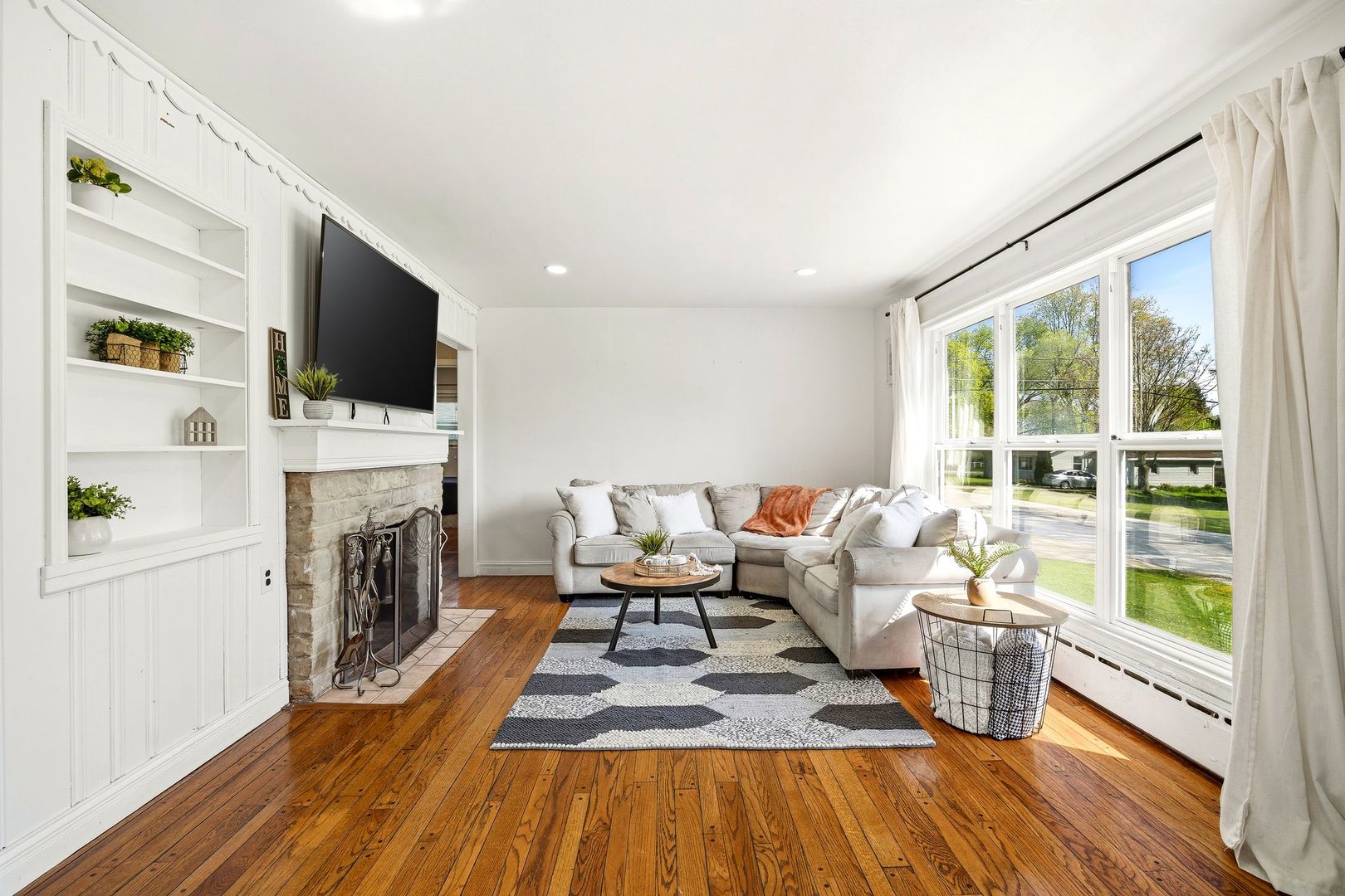 1000 GRAND Avenue, Aurora, IL 60506