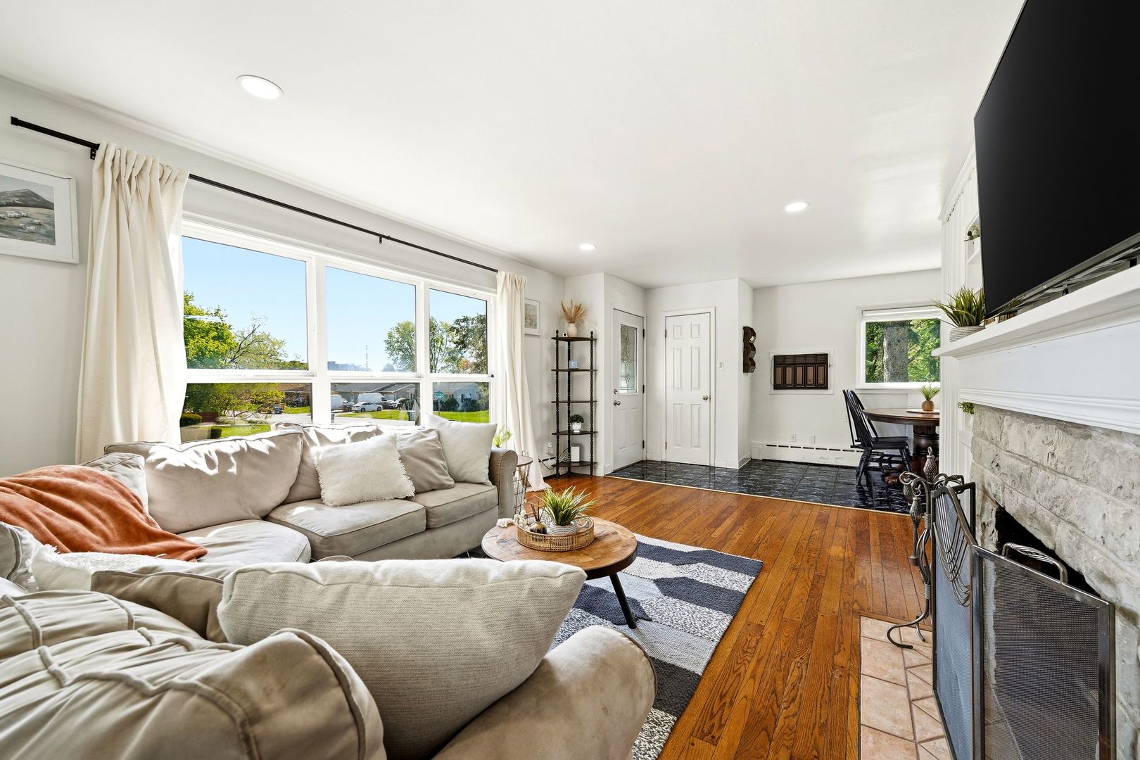 1000 GRAND Avenue, Aurora, IL 60506