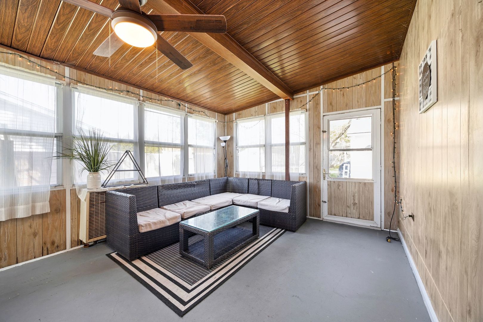 1000 GRAND Avenue, Aurora, IL 60506