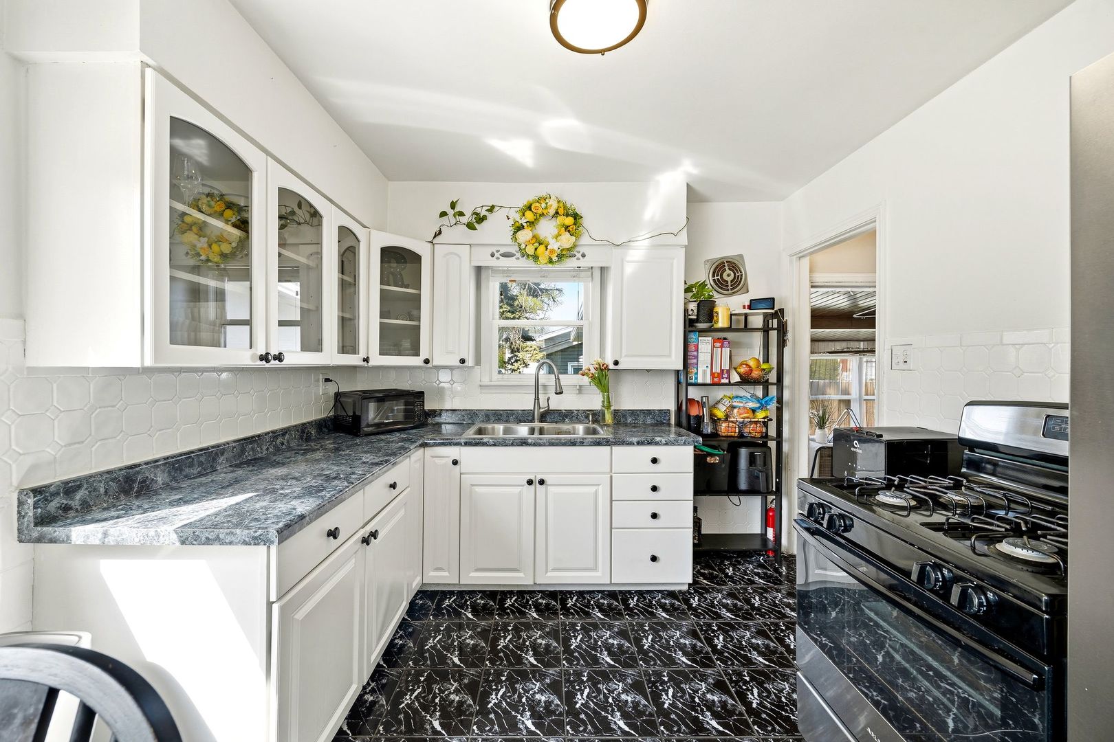 1000 GRAND Avenue, Aurora, IL 60506