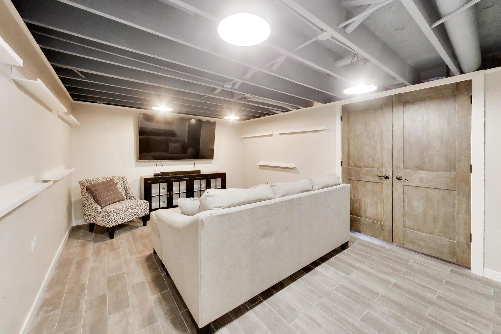 1222 S Patton Avenue, Arlington Heights, IL 60005