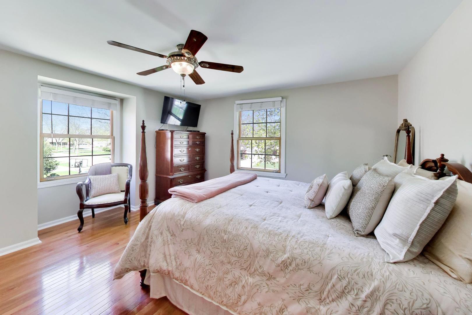 1222 S Patton Avenue, Arlington Heights, IL 60005