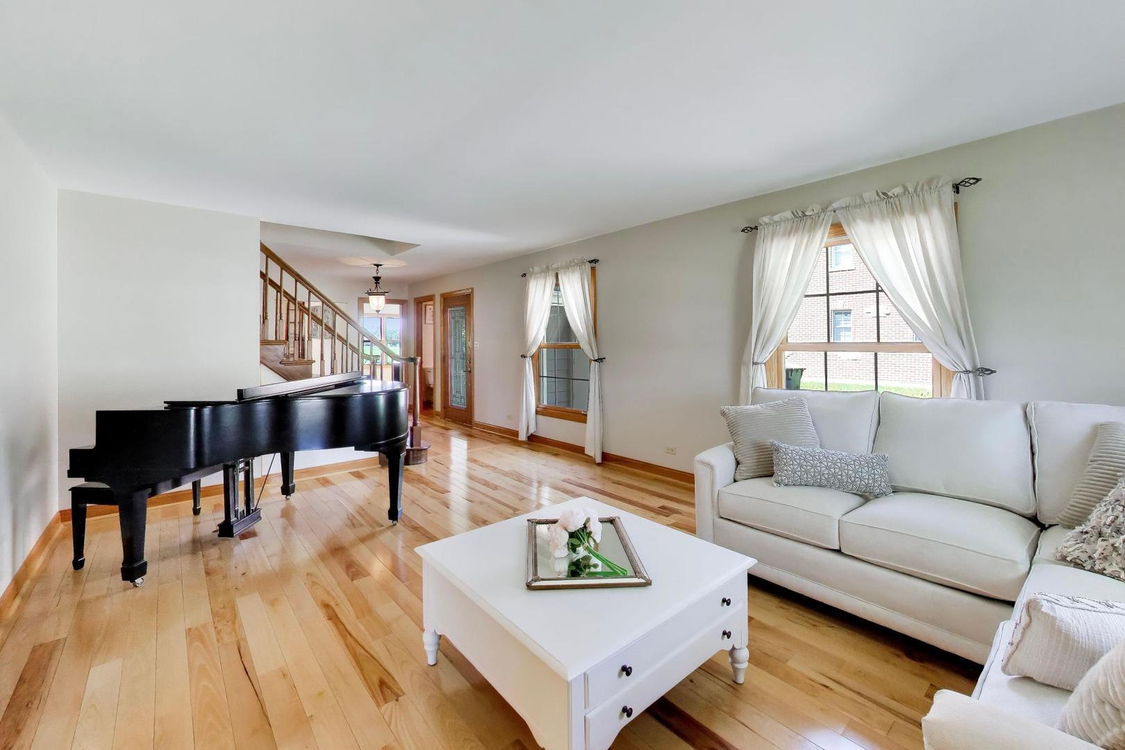 1222 S Patton Avenue, Arlington Heights, IL 60005