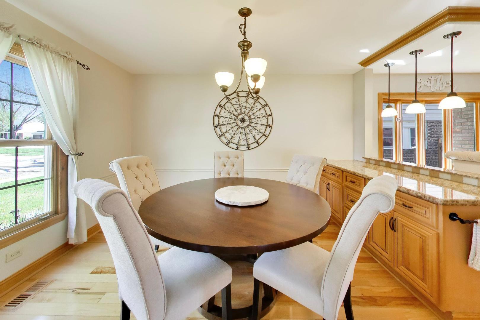 1222 S Patton Avenue, Arlington Heights, IL 60005