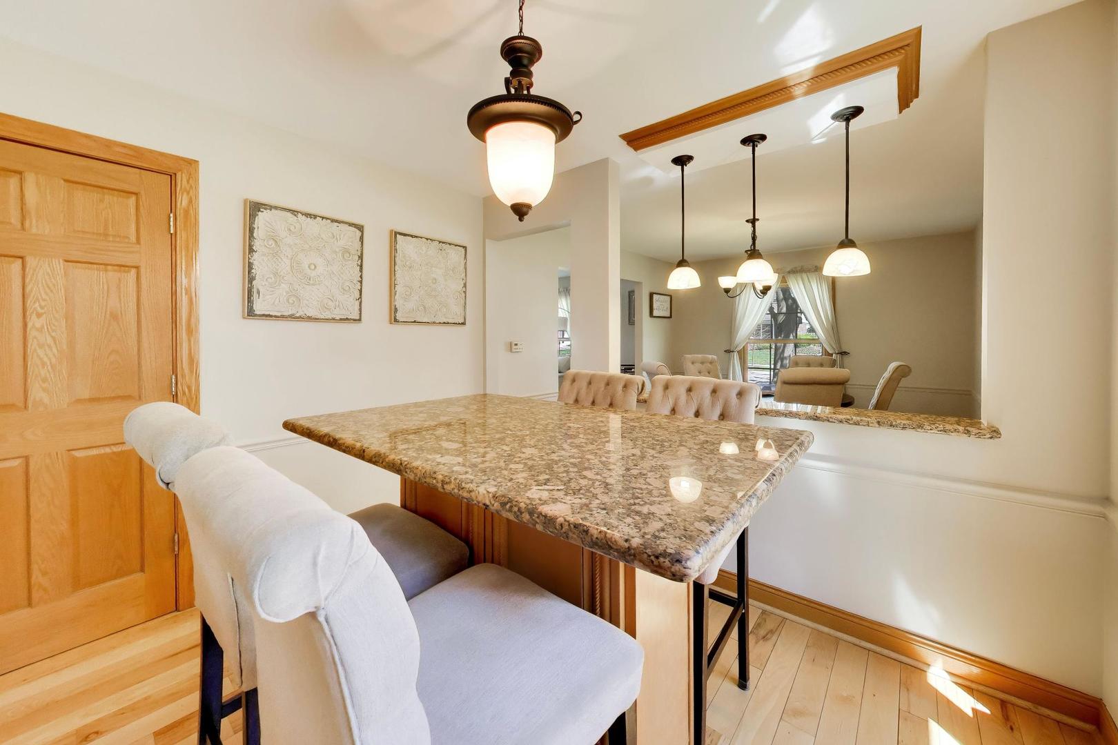 1222 S Patton Avenue, Arlington Heights, IL 60005