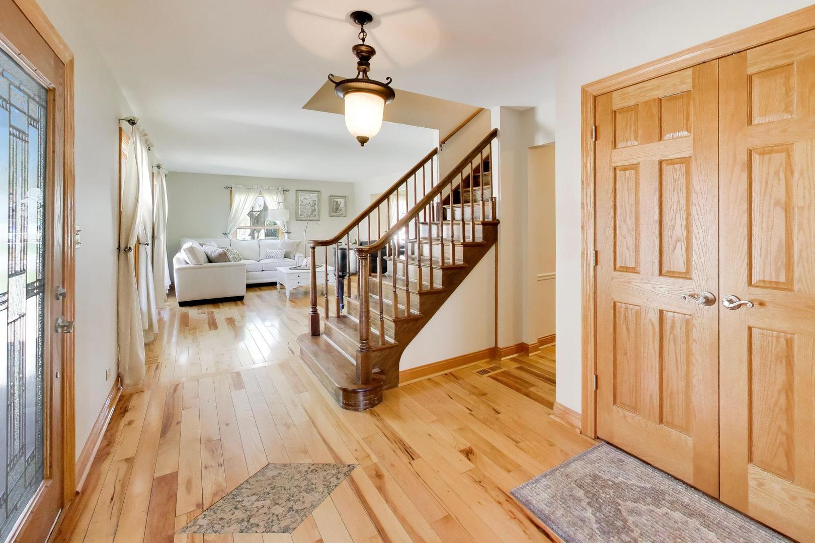 1222 S Patton Avenue, Arlington Heights, IL 60005