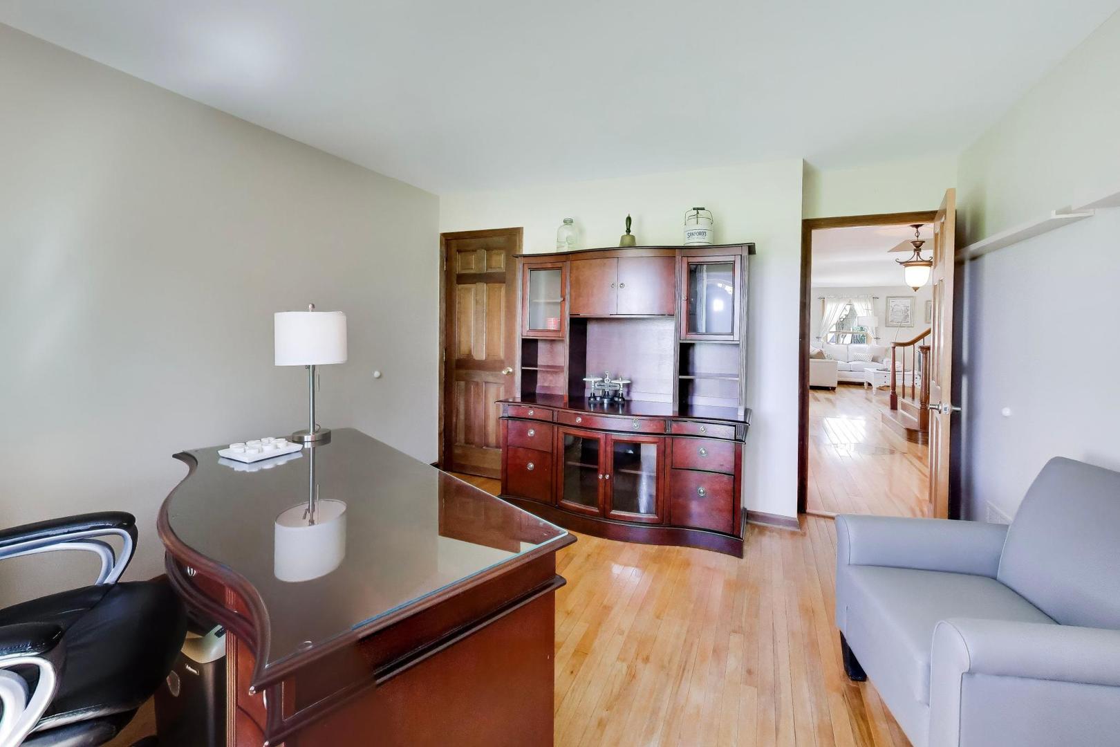 1222 S Patton Avenue, Arlington Heights, IL 60005