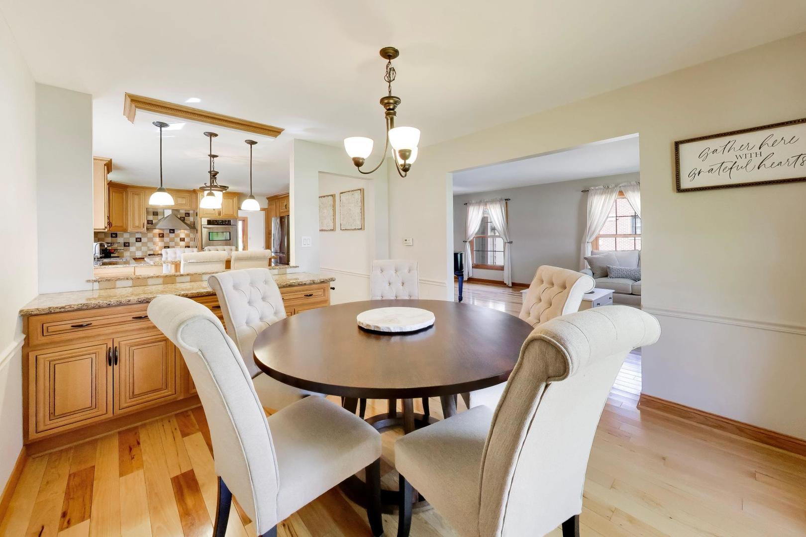 1222 S Patton Avenue, Arlington Heights, IL 60005