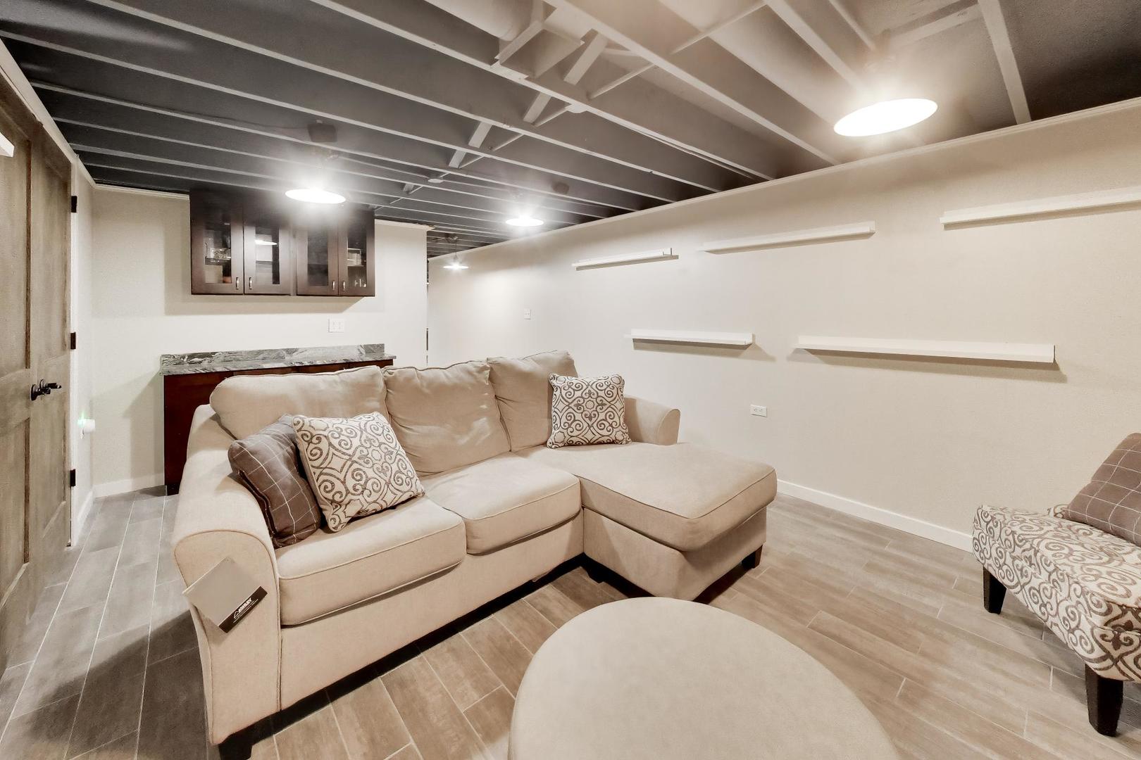 1222 S Patton Avenue, Arlington Heights, IL 60005