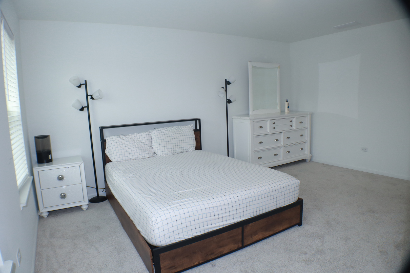 2103 Neubauer Circle, Lindenhurst, IL 60046