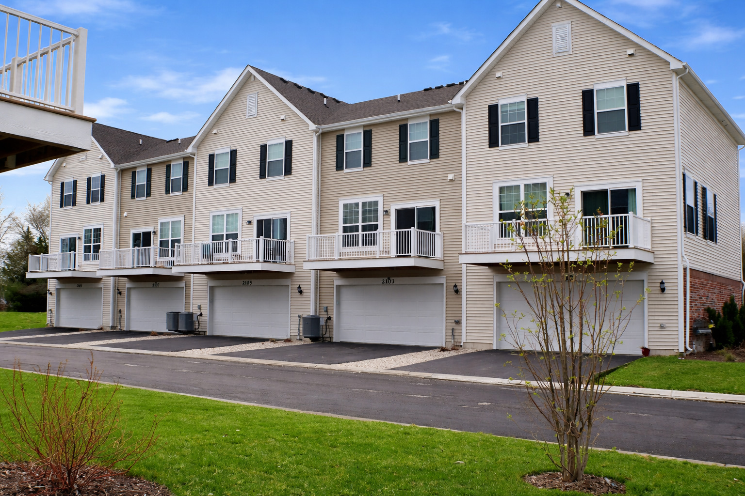 2103 Neubauer Circle, Lindenhurst, IL 60046