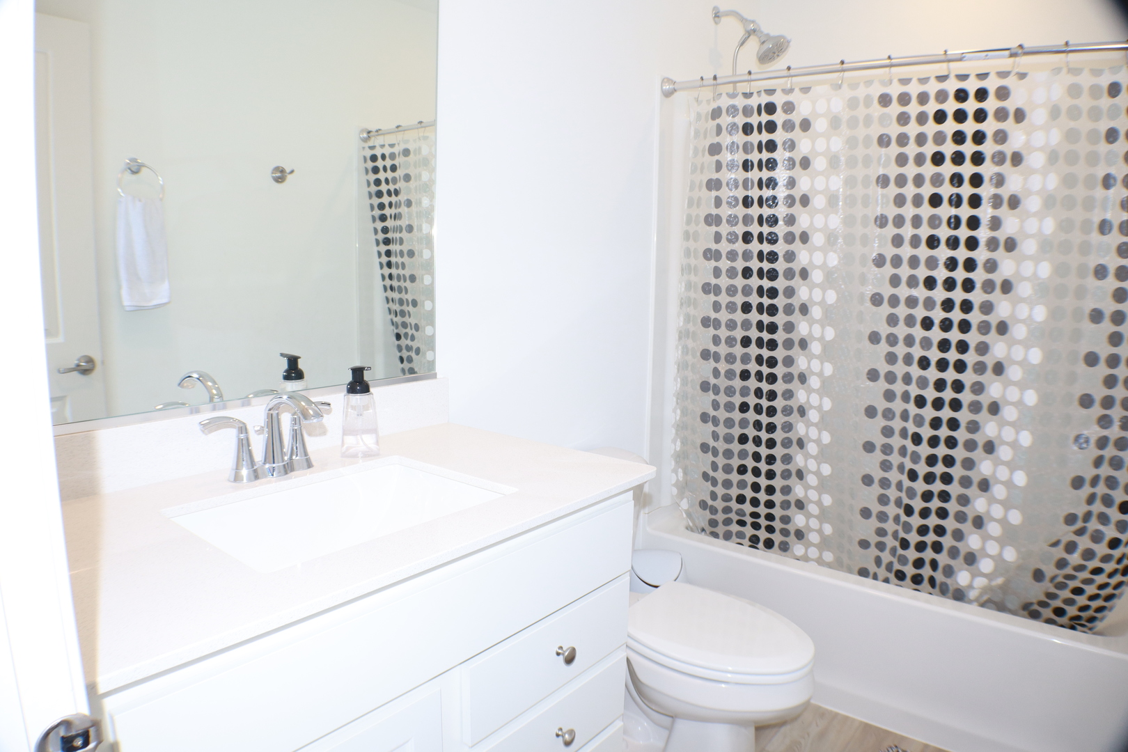 2103 Neubauer Circle, Lindenhurst, IL 60046