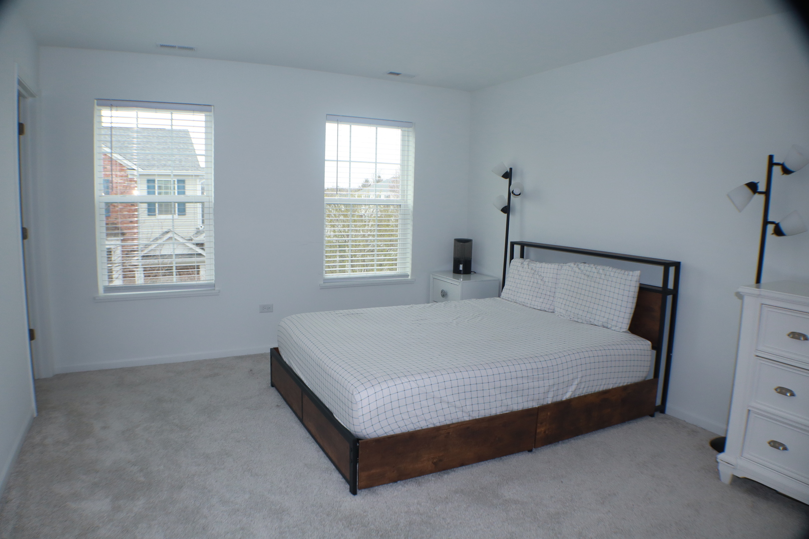 2103 Neubauer Circle, Lindenhurst, IL 60046