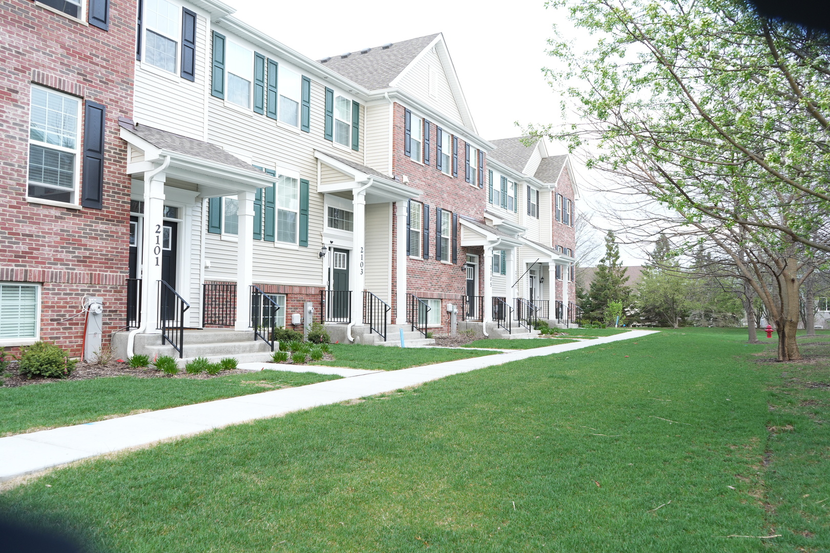 2103 Neubauer Circle, Lindenhurst, IL 60046