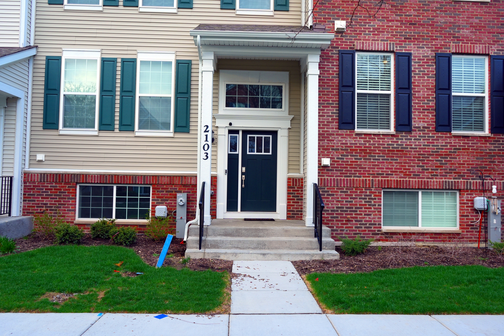 2103 Neubauer Circle, Lindenhurst, IL 60046