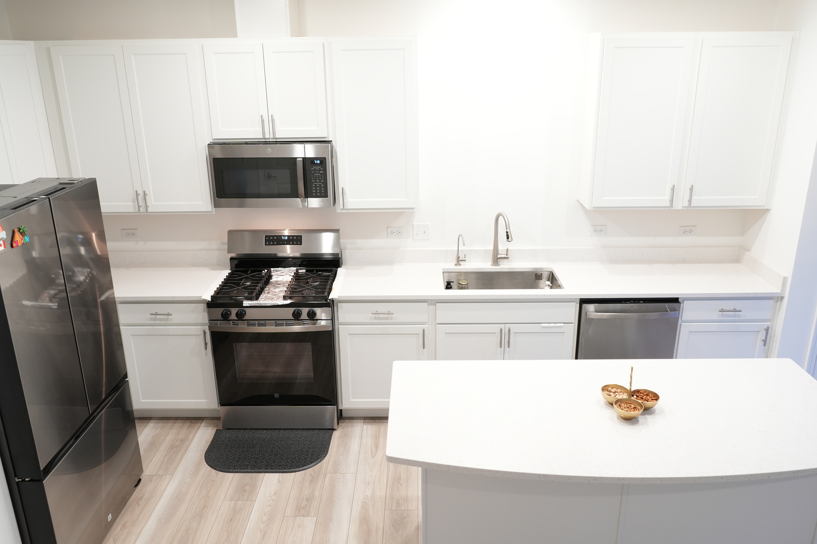 2103 Neubauer Circle, Lindenhurst, IL 60046