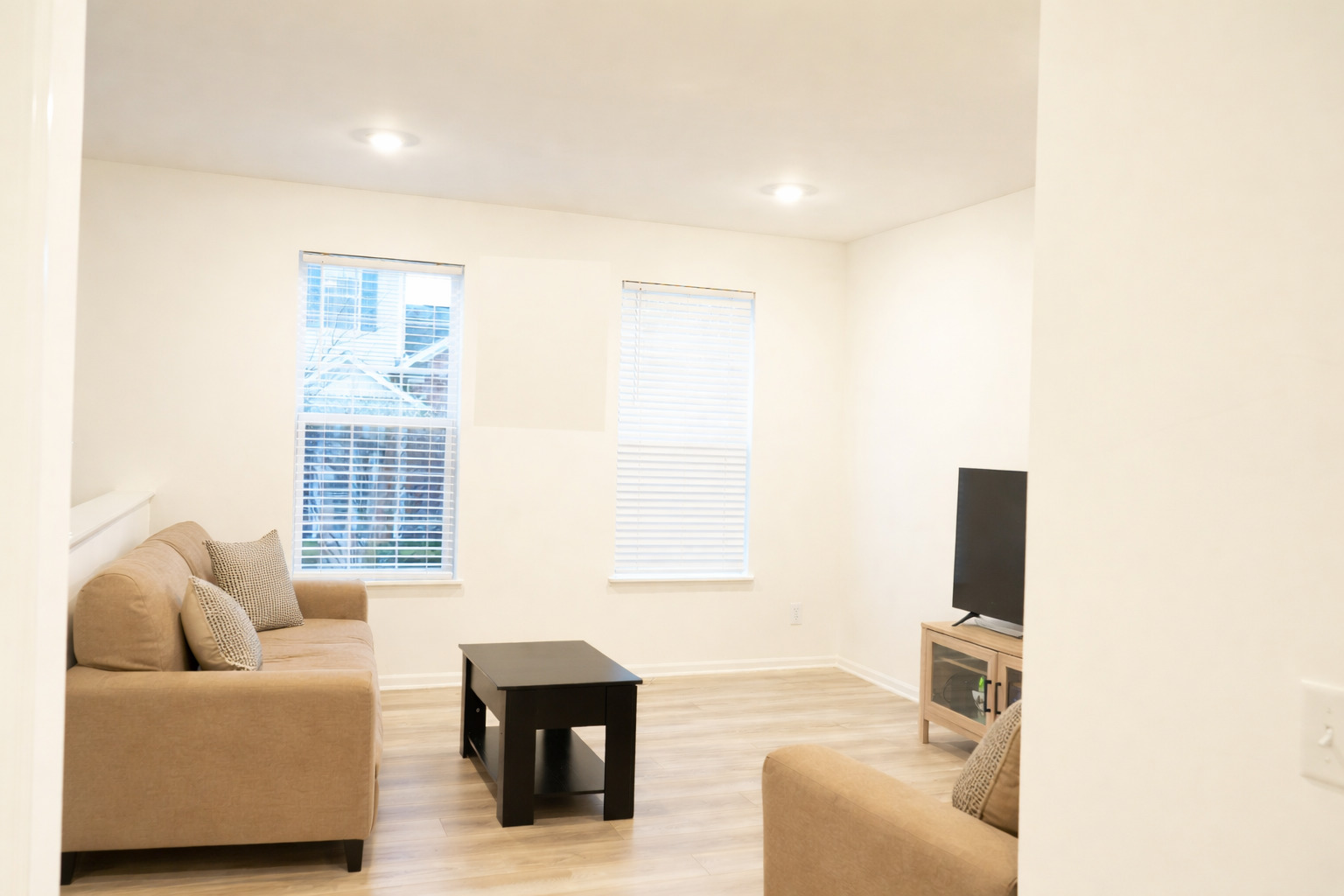 2103 Neubauer Circle, Lindenhurst, IL 60046