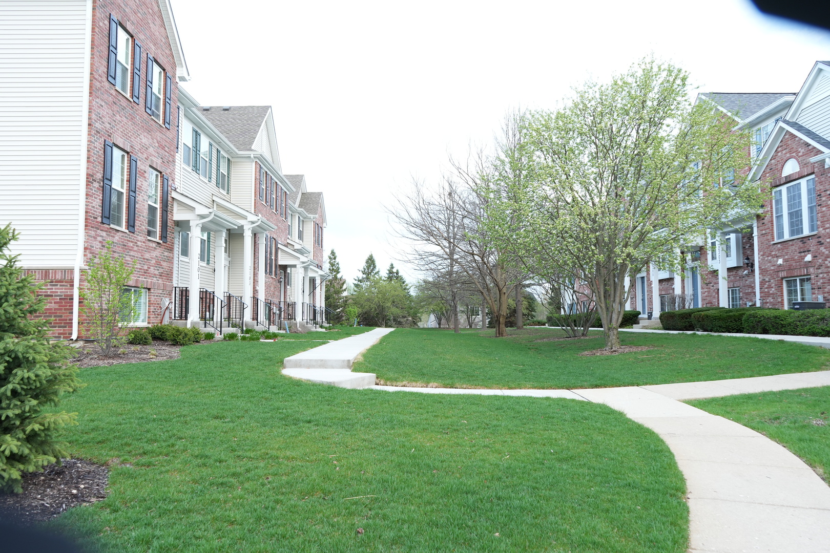 2103 Neubauer Circle, Lindenhurst, IL 60046