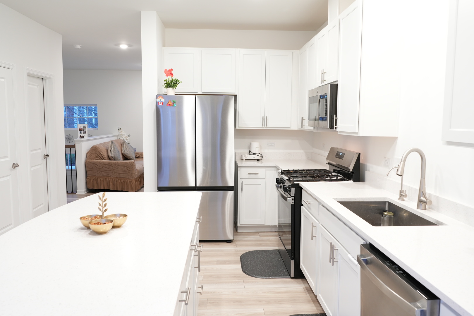 2103 Neubauer Circle, Lindenhurst, IL 60046