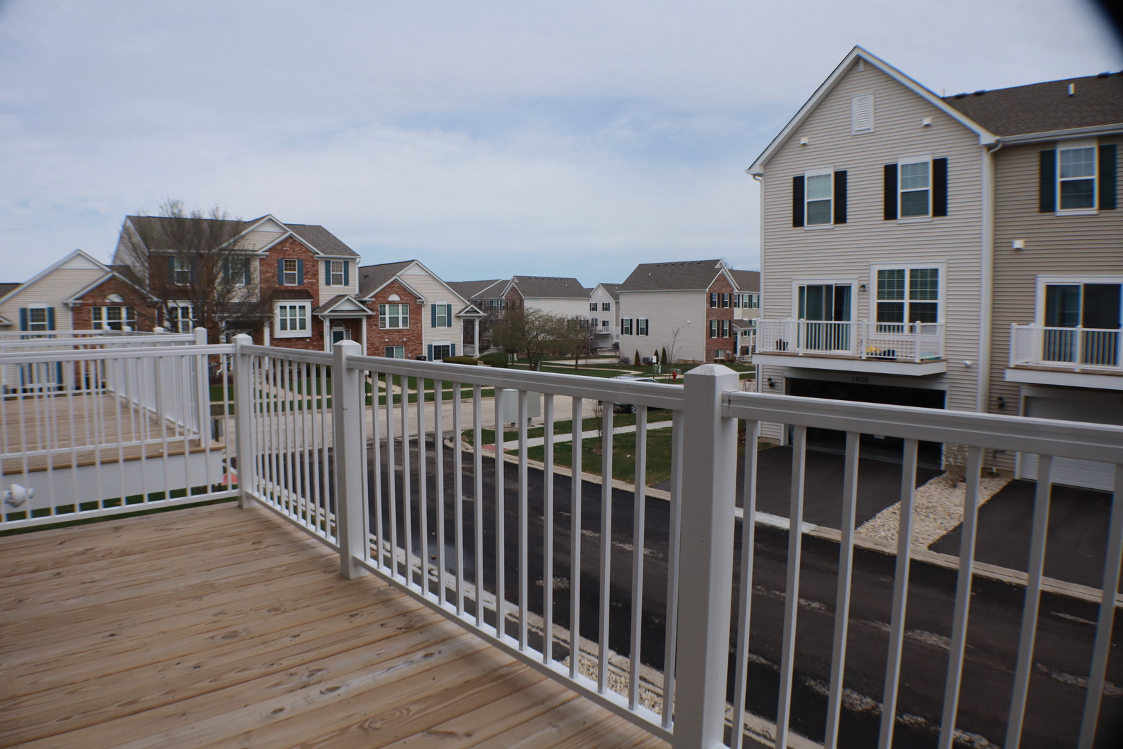 2103 Neubauer Circle, Lindenhurst, IL 60046