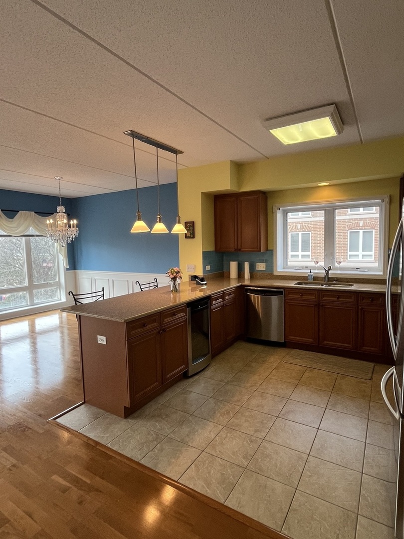 799 Graceland Avenue #402A, Des Plaines, IL 60016