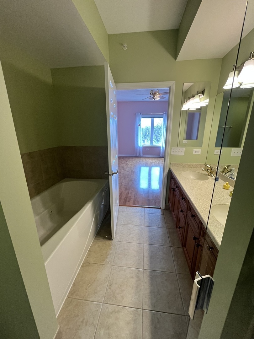 799 Graceland Avenue #402A, Des Plaines, IL 60016