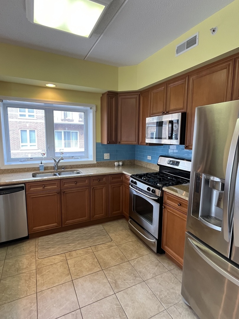 799 Graceland Avenue #402A, Des Plaines, IL 60016