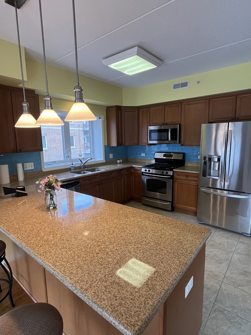 799 Graceland Avenue #402A, Des Plaines, IL 60016