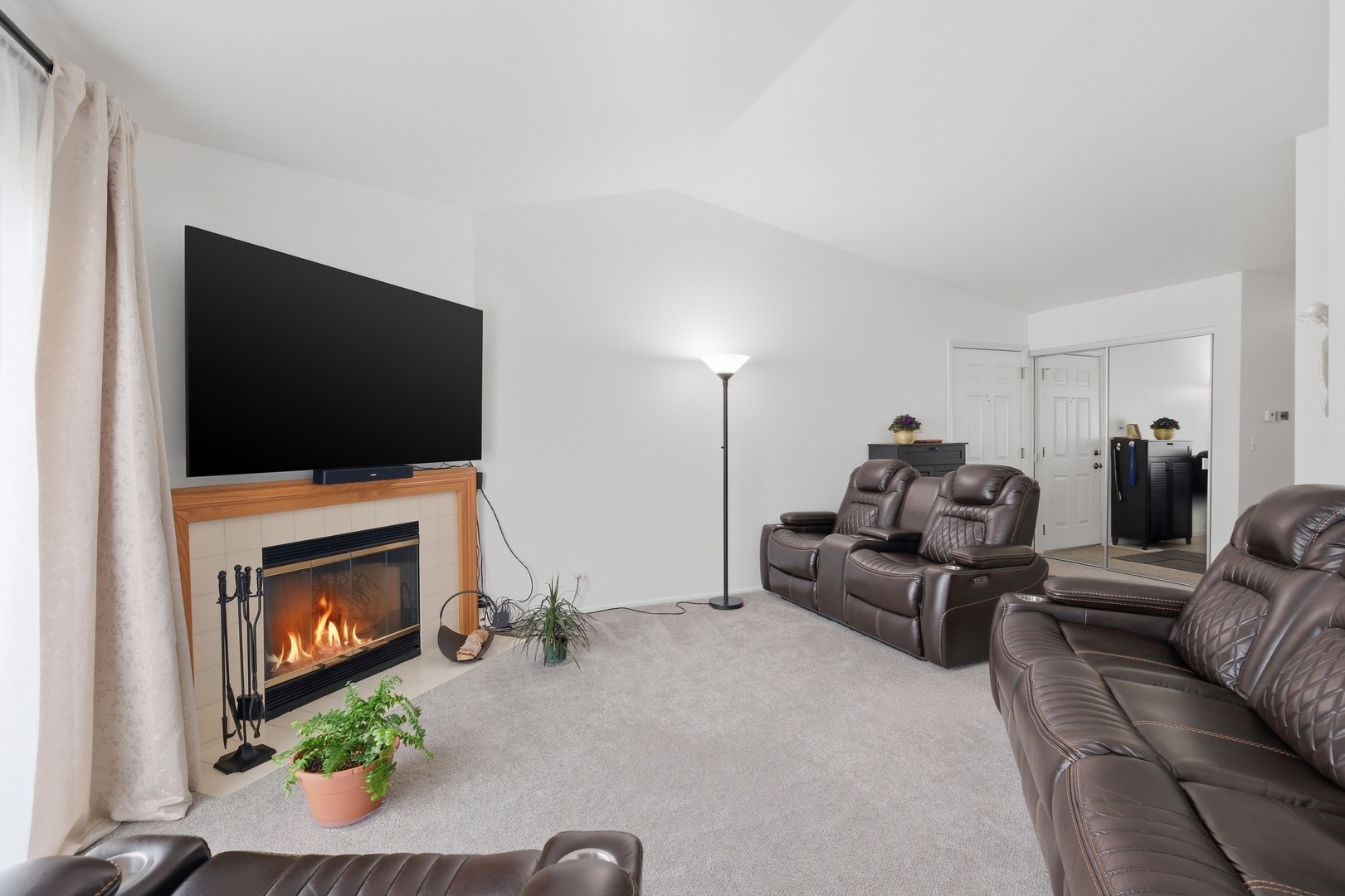 1606 PENNSBURY Court #C2, Wheeling, IL 60090