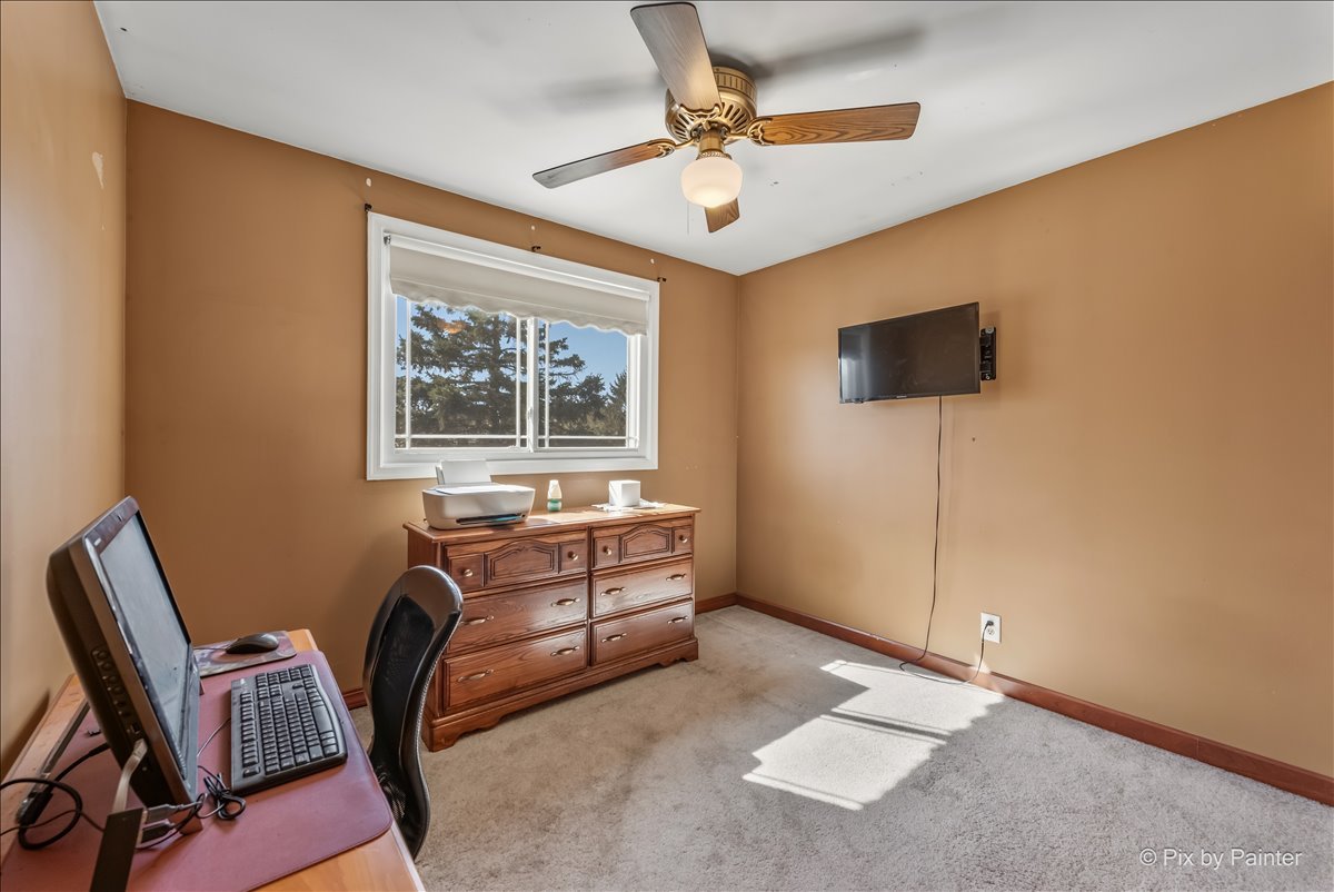 1097 Amberwood Drive, Crystal Lake, IL 60014