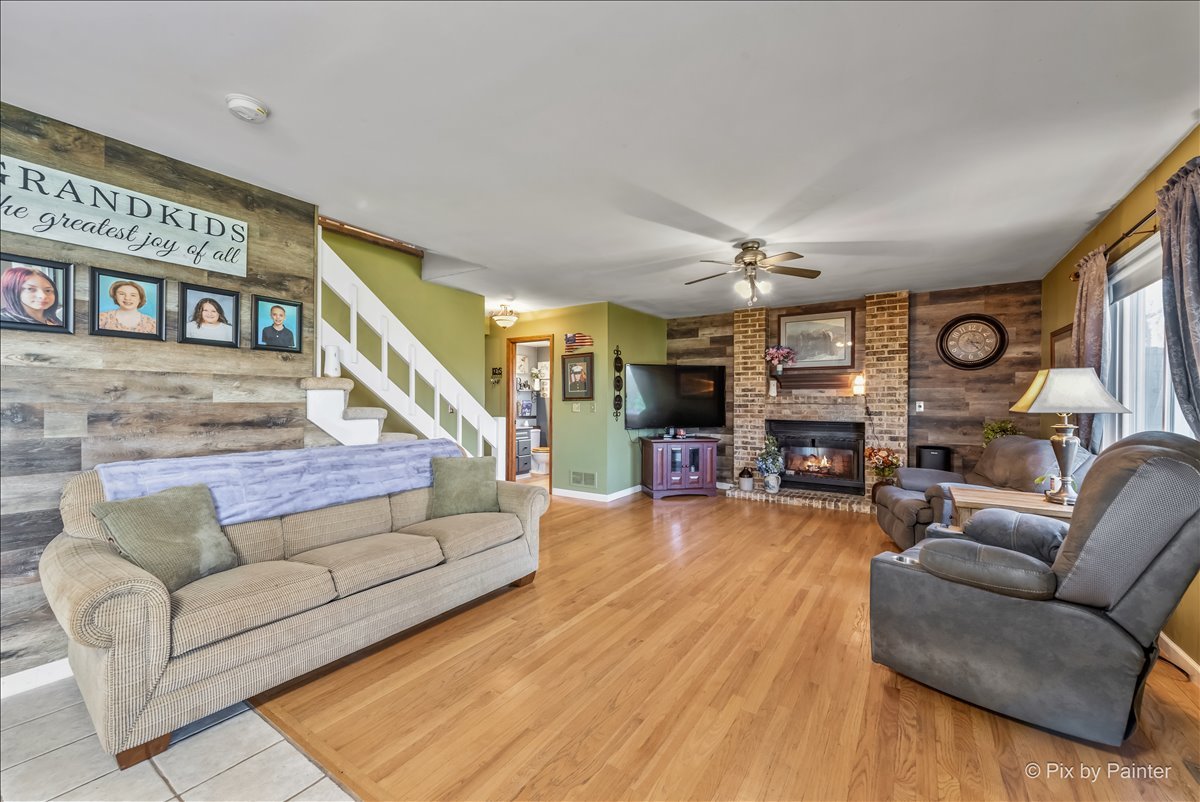 1097 Amberwood Drive, Crystal Lake, IL 60014